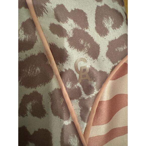 Good American Electric Feel Pink Leopard Bike Shorts, Size 2 (M) - Picture 8 of 10